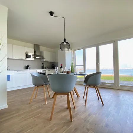 Pier 21 Apartment *
