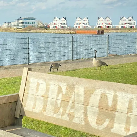 Pier 21 *