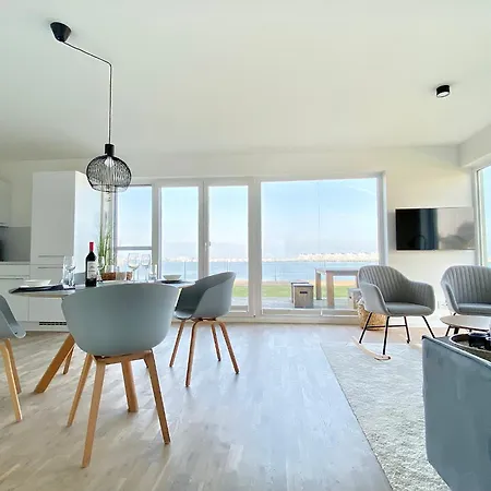 Pier 21 Apartment